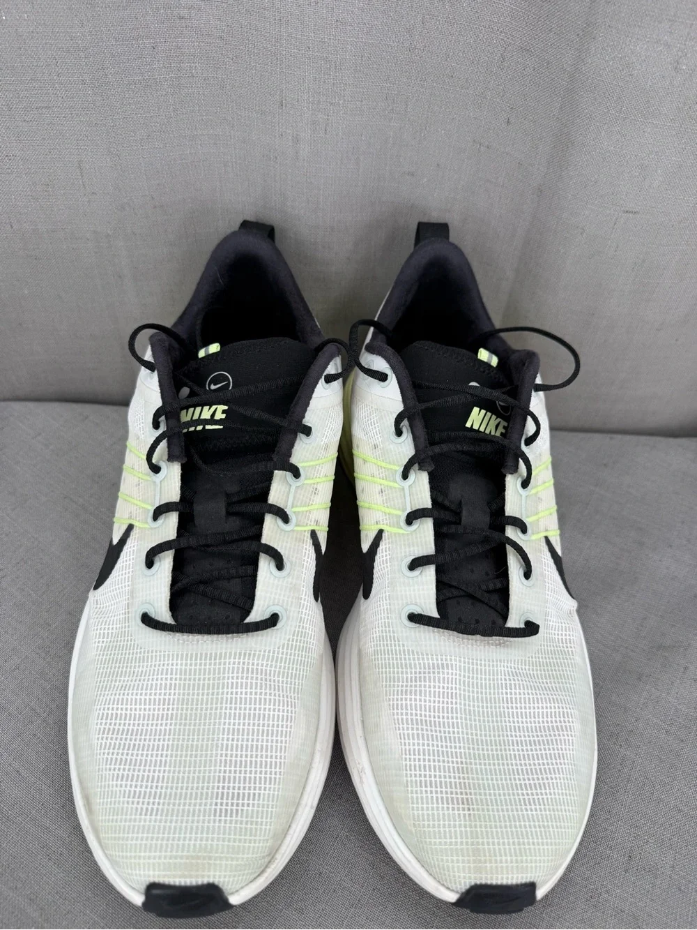 Nike Lunar Roam Men's Size 9.5 US Running Shoes Off White Volt